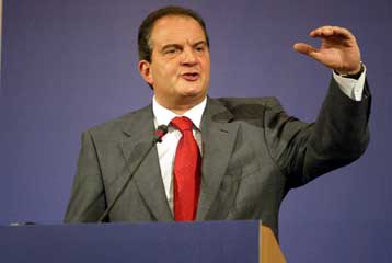 Σε κλίμα συναίνεσης η ομιλία του Κώστα Καραμανλή στο Ρέθυμνο