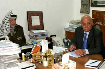 Προς διευθέτηση βαίνει η διένεξη μεταξύ Γιασέρ Αραφάτ και Αχμέντ Κορέι