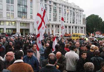 Εκτός ελέγχου η κατάσταση στη Γεωργία- Δεν παραιτείται ο Σεβαρντνάντζε