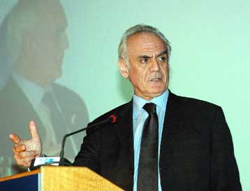 Συστράτευση όλων στην πορεία προς τις εκλογές ζητά ο Ακης Τσοχατζόπουλος