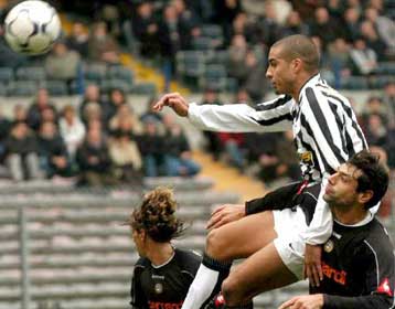 Μόνη στην κορυφή η Γιουβέντους μετά την ισοπαλία της Μίλαν