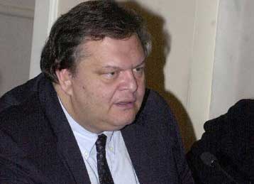 Η ΝΔ συγκαλύπτει το πρόσωπό της, εκτιμά ο Ευάγγελος Βενιζέλος