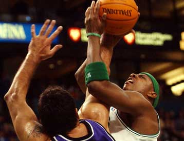 Μεγάλη νίκη των Σέλτικς επί των Κινγκς μέσα στη Βοστώνη