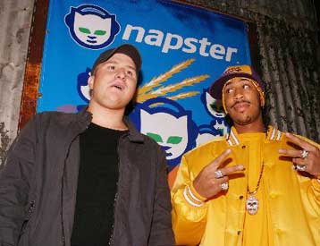 Οι πωλήσεις μουσικής μέσω Διαδικτύου στις ΗΠΑ διπλάσιες από τις πωλήσεις σινγκλς