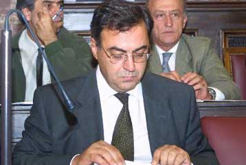 «Κόντρες» στη Βουλή για το μισθολόγιο των δημοσίων υπαλλήλων