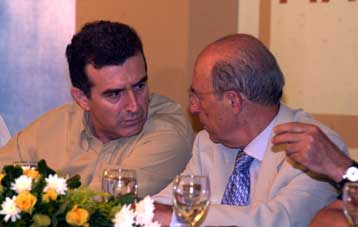 Ο προεκλογικός αγώνας του ΠΑΣΟΚ στο επίκεντρο της συνάντησης Σημίτη – Χρυσοχοΐδη