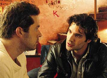 Πρόστιμο 100.000 ευρώ στο Mega για ομοφυλοφιλική σκηνή σε σίριαλ