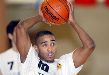 Δύσκολες εντός έδρας αποστολές για Ολυμπιακό, Παναθηναϊκό και ΑΕΚ στην Euroleague