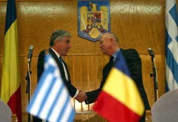 Για την ασφάλεια στα Βαλκάνια συζήτησαν οι υπουργοί Αμυνας Ελλάδας και Ρουμανίας