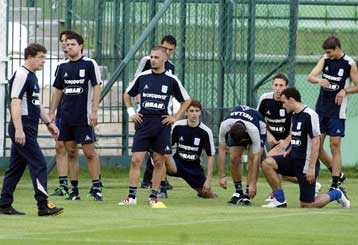Αισιοδοξία στη συγκέντρωση των παικτών της εθνικής για τον αγώνα με την Πορτογαλία