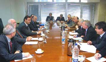 Συστάσεις Χριστοδουλάκη για συγκρατημένη τιμολογιακή πολιτική και αποφυγή προσλήψεων