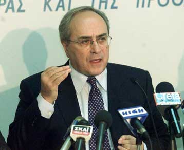 Για υποκρισία στο θέμα του ελάχιστου εισοδήματος κατηγορεί ο ΣΥΝ το ΠΑΣΟΚ και τη ΝΔ