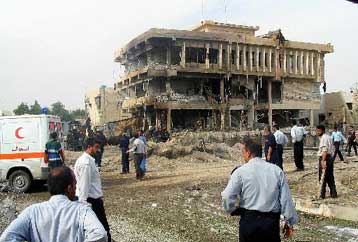 «Κανένας δεν θα μας εκφοβίσει» δηλώνει ο Μπερλουσκόνι μετά την επίθεση στη Νασιρίγια