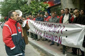 Στο πεζοδρόμιο έως την πρώτη λωρίδα κυκλοφορίας θα γίνονται στο εξής οι μικρές πορείες