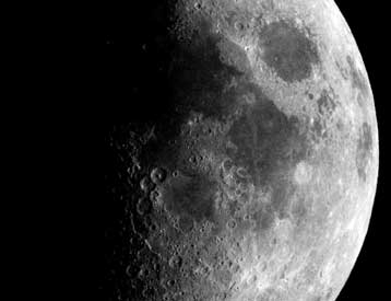 «Εξατμίζονται» οι ελπίδες για εντοπισμό άφθονου νερού στη Σελήνη