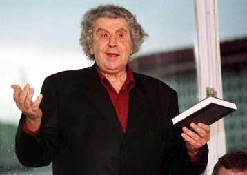 Η κυβέρνηση δεν συμμερίζεται τις δηλώσεις Θεοδωράκη, επανέλαβε ο Χρ.Πρωτόπαπας