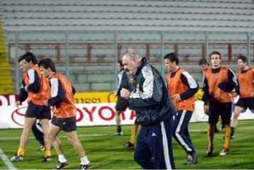 Προσαρμογή για τον Σκόμποε μέσω του φιλικού 2-1 του Αρη επί του Αγροτικού Αστέρα