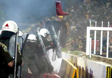 Ειδικό σώμα για την αντιμετώπιση της βίας στα γήπεδα συστήνει η ΕΛ.ΑΣ.