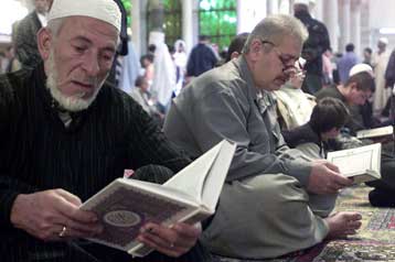 Ηχογραφημένο μήνυμα που φέρεται να ανήκει στον μουλά Ομάρ μετέδωσε το Reuters