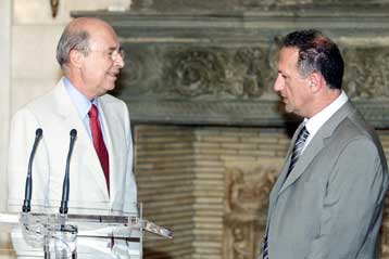 Τέλος στα σενάρια περί «δεξιάς παρένθεσης» από τον Κ.Σημίτη στο Υπουργικό Συμβούλιο