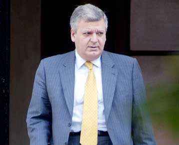 Σκληρή απάντηση της κυβέρνησης σε σχόλιο του Τόμας Μίλερ για τις δηλώσεις Θεοδωράκη