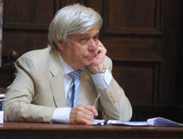 Έντονες αντιδράσεις στην αντιπολίτευση για το νέο εκλογικό νόμο