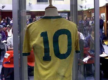 Στο… σφυρί η φανέλα του Πελέ από το μουσείο της Βραζιλίας