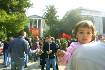 Με κατάθεση στεφάνων άρχισαν οι εκδηλώσεις για την 30ή επέτειο του Πολυτεχνείου