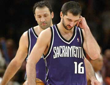 Σπουδαία νίκη των Σακραμέντο επί των Ράπτορς με πρωταγωνιστή τον Πέτζα Στογιάκοβιτς