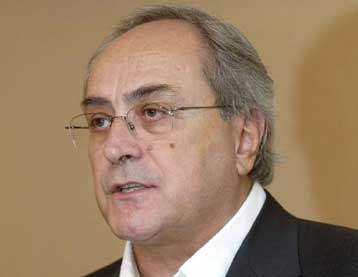 Η νεοφιλελεύθερη παγκοσμιοποίηση υπονομεύει τη Δημοκρατία, τονίζει ο Ν.Κωνσταντόπουλος