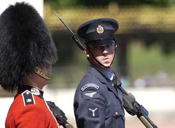 Σε επιφυλακή οι αρχές της Βρετανίας εξαιτίας πληροφοριών για επίθεση της αλ Κάιντα