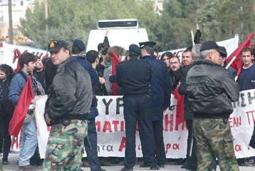 Αναταραχή και… αυγά κατά του υπουργού Παιδείας σε εκδήλωση στο ΤΕΙ Ηρακλείου