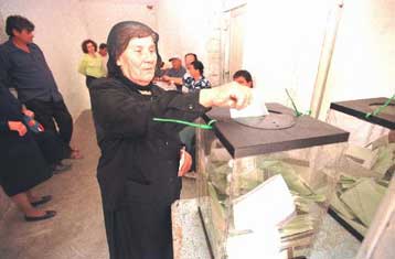 Κλίμα έντασης στις επαναληπτικές εκλογές της Χειμάρας – Μαχαιρώθηκε 30χρονος