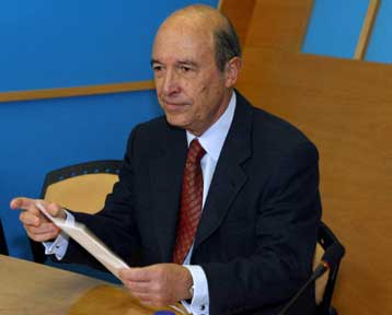 Δήλωση υποψηφιότητας ζήτησε από τους βουλευτές του ΠΑΣΟΚ ο Κώστας Σημίτης