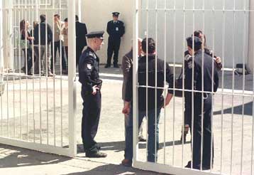 Στο νοσοκομείο Νίκαιας δύο από τους συλληφθέντες για τα επεισόδια στη Σύνοδο Κορυφής