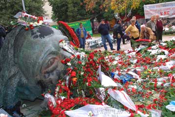 Με την πορεία προς την πρεσβεία των ΗΠΑ ολοκληρώνονται οι εκδηλώσεις για το Πολυτεχνείο