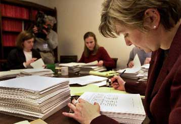 Στο 2% διορθώνεται η εκτίμηση της Κομισιόν για το έλλειμμα του 2004