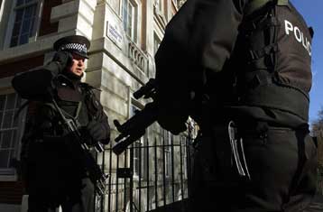 Πρωτοφανή τα μέτρα ασφαλείας στο Λονδίνο εν όψει της άφιξης του Αμερικανού προέδρου