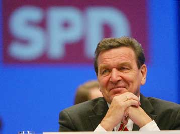 «Θάρρος» για τις μεταρρυθμίσεις ζητά ο Σρέντερ από τη βάση των Σοσιαλδημοκρατών