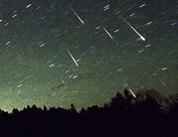 Τα ξημερώματα της Τετάρτης κορυφώνεται η βροχή των λεοντιδών