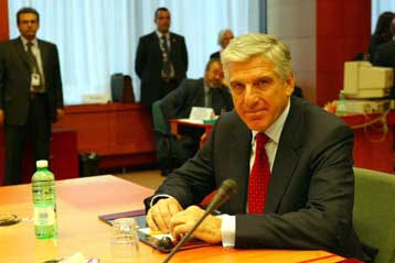 Ο ευρωστρατός δεν είναι ανταγωνιστικός του ΝΑΤΟ, συμφωνούν οι υπουργοί Αμυνας της ΕΕ