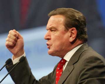 Επανεκλογή, αλλά με απώλειες, για τον Γκ.Σρέντερ στην ηγεσία των Σοσιαλδημοκρατών