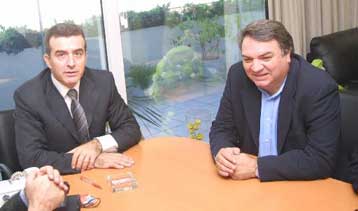 Πολιτική συμφωνία για εκλογική συνεργασία ανακοίνωσαν την Τρίτη ΠΑΣΟΚ και ΑΕΚΑ