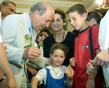 Το Κέντρο Εκπαίδευσης και Αποκατάστασης Τυφλών στην Καλλιθέα επισκέφτηκε ο Κ.Σημίτης