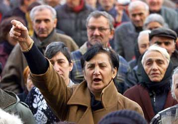 Υποστηρικτές του Σεβαρντνάντζε σε «επίδειξη δύναμης» στο κέντρο της Τιφλίδας