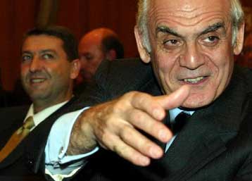 Λύση που ικανοποιεί τον ΟΣΕ και δεν διαλύει τα Ναυπηγεία Σκαραμαγκά επιδιώκει το ΥΠΑΝ