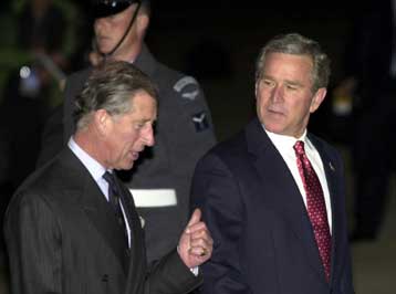 Πανηγυρική υποδοχή του Αμερικανού προέδρου στο Χίθροου