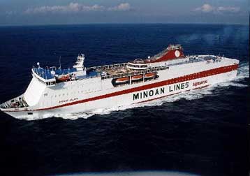 Ασφαλείς οι επιβάτες του «Κνωσός Παλλάς», στο οποίο εκδηλώθηκε πυρκαγιά στο γκαράζ