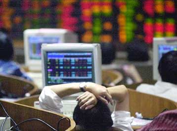 Πιέσεις στις ασφαλιστικές και ισχυρό ευρώ οδηγούν σε πτώση τα ευρωπαϊκά χρηματιστήρια