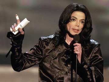 Ένταλμα σύλληψης εις βάρος του Μάικλ Τζάκσον για σεξουαλική κακοποίηση ανηλίκου